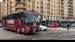 Video, Torino-Crotone: l’arrivo del pullman dei granata