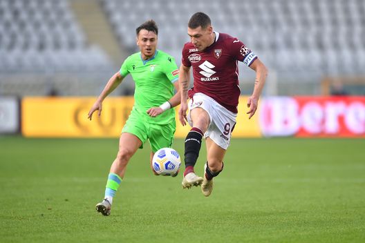 TURIN, ITALY - NOVEMBER 01: Andrea Belotti of Torino FC controls the ball during the Serie A match between Torino FC and SS Lazio at Stadio Olimpico di Torino on November 1, 2020 in Turin, Italy. (Photo by Valerio Pennicino/Getty Images) TURIN, ITALY - NOVEMBER 01: Andrea Belotti of Torino FC controls the ball during the Serie A match between Torino FC and SS Lazio at Stadio Olimpico di Torino on November 1, 2020 in Turin, Italy. (Photo by Valerio Pennicino/Getty Images)