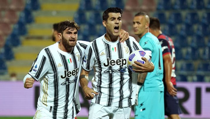 CROTONE, ITALY - OCTOBER 17: Alvaro Morata of Juventus celebrates after scoring his team's first goal with teammate Manolo Portanova during the Serie A match between FC Crotone and Juventus at Stadio Comunale Ezio Scida on October 17, 2020 in Crotone, Italy. (Photo by Getty Images/Getty Images) 