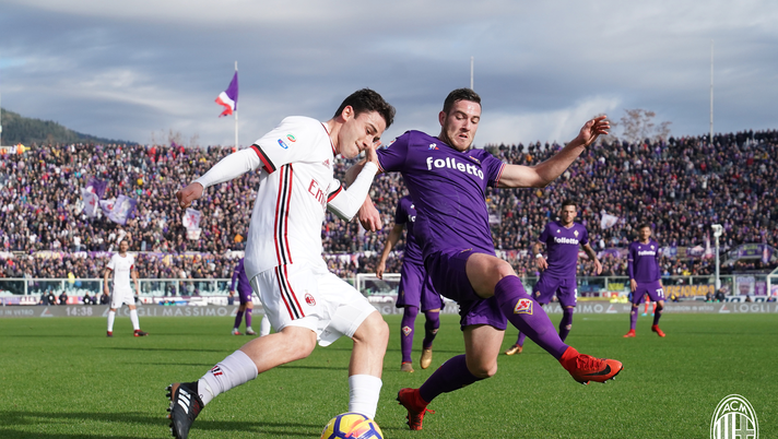 Davide Calabria e Jordan Veretout in Fiorentina-Milan (credits: acmilan.com) 
