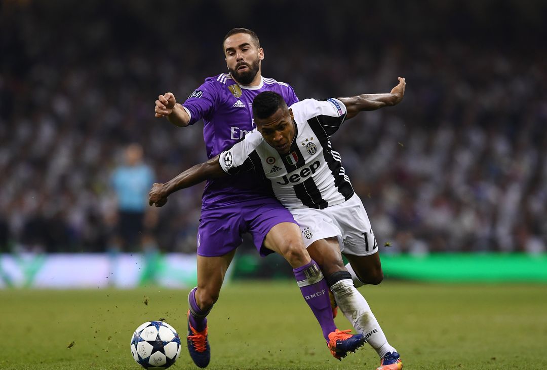  CARDIFF, WALES - JUNE 03: Daniel Carvajal of Real Madrid and Alex Sandro of Juventus battle for possession during the UEFA Champions League Final between Juventus and Real Madrid at National Stadium of Wales on June 3, 2017 in Cardiff, Wales.  (Photo by David Ramos/Getty Images) 