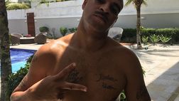 Ex Inter, Adriano ci dà un taglio: fisico più asciutto e look con baffi sognando il ritorno