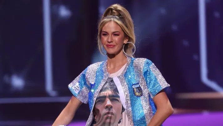 Miss Universo, anche Alina con la maglia del Pibe de Oro: a concorso con la  maglia numero 10 - DerbyDerbyDerby