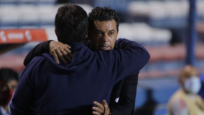 MONTEVIDEO, URUGUAY - DECEMBER 17: Marcelo Gallardo head coach of River Plate greets Jorge Giordano head coach of Nacional before a quarter final second leg match between Nacional and River Plate as part of Copa CONMEBOL Libertadores 2020 at Gran Parque Central on December 17, 2020 in Montevideo, Uruguay. (Photo by Ernesto Ryan/Getty Images) MONTEVIDEO, URUGUAY - DECEMBER 17: Marcelo Gallardo head coach of River Plate greets Jorge Giordano head coach of Nacional before a quarter final second leg match between Nacional and River Plate as part of Copa CONMEBOL Libertadores 2020 at Gran Parque Central on December 17, 2020 in Montevideo, Uruguay. (Photo by Ernesto Ryan/Getty Images)