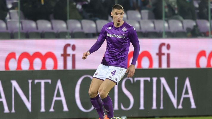FLORENCE, ITALY - FEBRUARY 05: Nikola Milenkovic of ACF Fiorentina in action during the Serie A match between ACF Fiorentina and Bologna FC at Stadio Artemio Franchi on February 5, 2023 in Florence, Italy. (Photo by Gabriele Maltinti/Getty Images) Milenkovic fa 200 presenze in viola, la Fiorentina lo premia (FOTO) - immagine 1