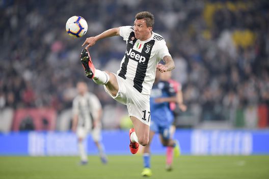 TURIN, ITALY - MARCH 30: Mario Mandzukic of Juventus controls the ball during the Serie A match between Juventus and Empoli at Allianz Stadium on March 30, 2019 in Turin, Italy. (Photo by Daniele Badolato - Juventus FC/Juventus FC via Getty Images) TURIN, ITALY - MARCH 30: Mario Mandzukic of Juventus controls the ball during the Serie A match between Juventus and Empoli at Allianz Stadium on March 30, 2019 in Turin, Italy. (Photo by Daniele Badolato - Juventus FC/Juventus FC via Getty Images)