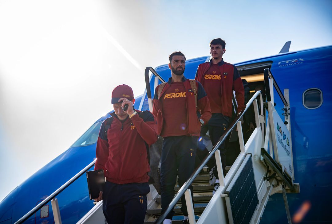 Roma in viaggio verso Leverkusen: presenti Dybala e gli indisponibili – FOTO GALLERY - immagine 19