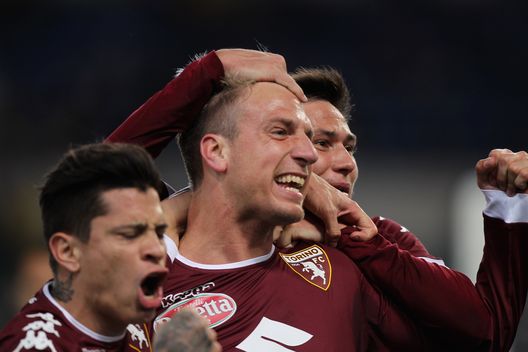  ROME, ITALY - MARCH 13: Maxi Lopez with his teammates of FC Torino celebrates after scoring the team's first goal during the Serie A match between SS Lazio and FC Torino at Stadio Olimpico on March 13, 2017 in Rome, Italy. (Photo by Paolo Bruno/Getty Images) 