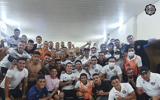 Festa finale Olimpia Asuncion al termine del derby Festa finale Olimpia Asuncion al termine del derby