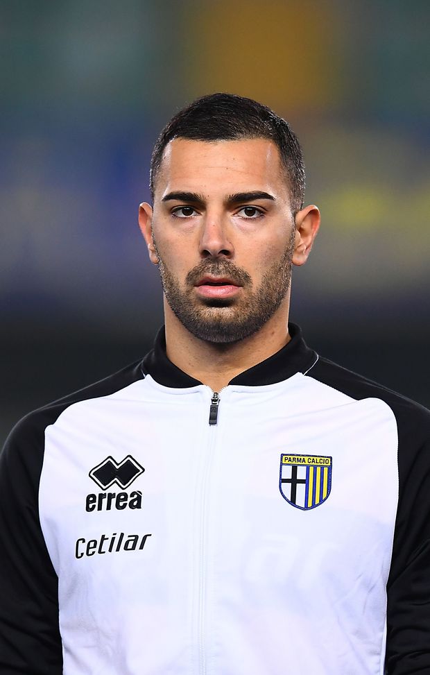 VERONA, ITALY - FEBRUARY 15: Luigi Sepe of Parma Calcio looks on during the Serie A match between Hellas Verona FC and Parma Calcio at Stadio Marcantonio Bentegodi on February 15, 2021 in Verona, Italy. (Photo by Alessandro Sabattini/Getty Images) VERONA, ITALY - FEBRUARY 15: Luigi Sepe of Parma Calcio looks on during the Serie A match between Hellas Verona FC and Parma Calcio at Stadio Marcantonio Bentegodi on February 15, 2021 in Verona, Italy. (Photo by Alessandro Sabattini/Getty Images)