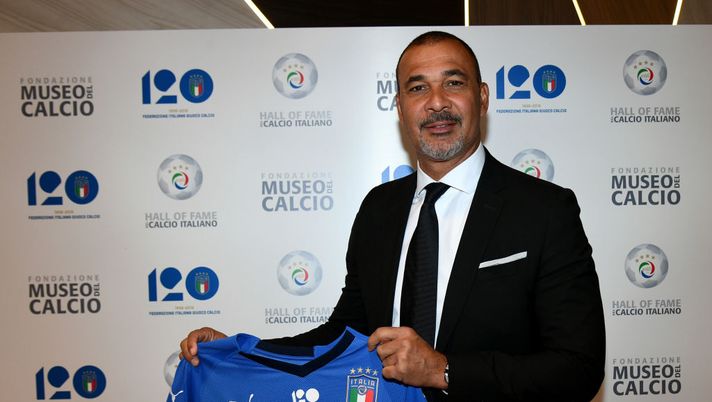 Gullit: “Il Milan ha sofferto, negli ultimi anni presi giocatori sbagliati. Lavoro Maldini? Spero che…”  Gullit: “Il Milan ha sofferto, negli ultimi anni presi giocatori sbagliati. Lavoro Maldini? Spero che…”