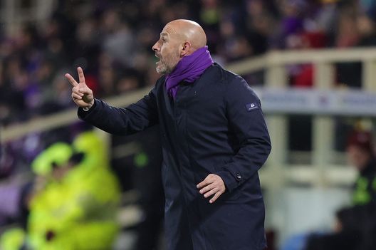 FLORENCE, ITALY - JANUARY 21: Vincenzo Italiano manager of ACF Fiorentina gestures during the Serie A match between ACF Fiorentina and Torino FC at Stadio Artemio Franchi on January 21, 2023 in Florence, Italy. (Photo by Gabriele Maltinti/Getty Images) Fiorentina Torino