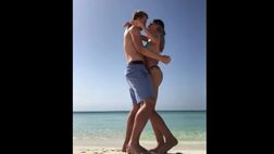 VIDEO / De Ligt-Annekee, balli e baci in riva al mare