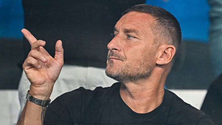 Totti, il viaggio a Mosca sul Financial Times: “Il re del calcio scatena l’ira” - immagine 1