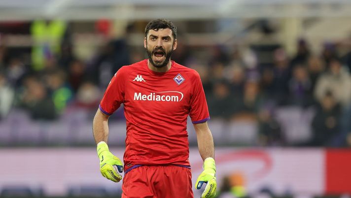 FLORENCE, ITALY - JANUARY 07: Pietro Terracciano goalkeeper of ACF Fiorentina reacts during the Serie A match between ACF Fiorentina and US Sassuolo at Stadio Artemio Franchi on January 7, 2023 in Florence, Italy. (Photo by Gabriele Maltinti/Getty Images) Jovic, Gonzalez, Barak e il dubbio sul portiere: le ultime sulla formazione della Fiorentina - immagine 1