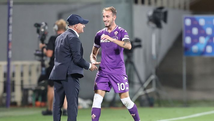 FLORENCE, ITALY - SEPTEMBER 19: Gaetano Castrovilli of ACF Fiorentina celebrates with Giuseppe Iachini after scoring a goal during the Serie A match between ACF Fiorentina and Torino FC at Stadio Artemio Franchi on September 19, 2020 in Florence, Italy.  (Photo by Gabriele Maltinti/Getty Images) 
