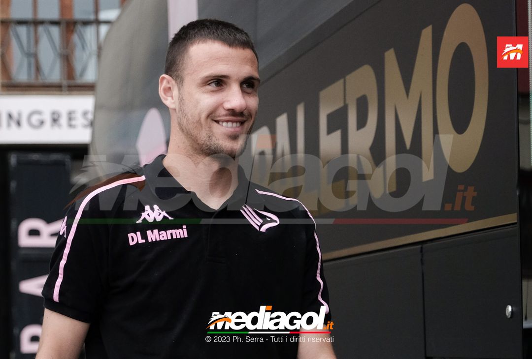 FOTO Cagliari-Palermo, i Rosanero in partenza dal “Renzo Barbera” (GALLERY)- immagine 1