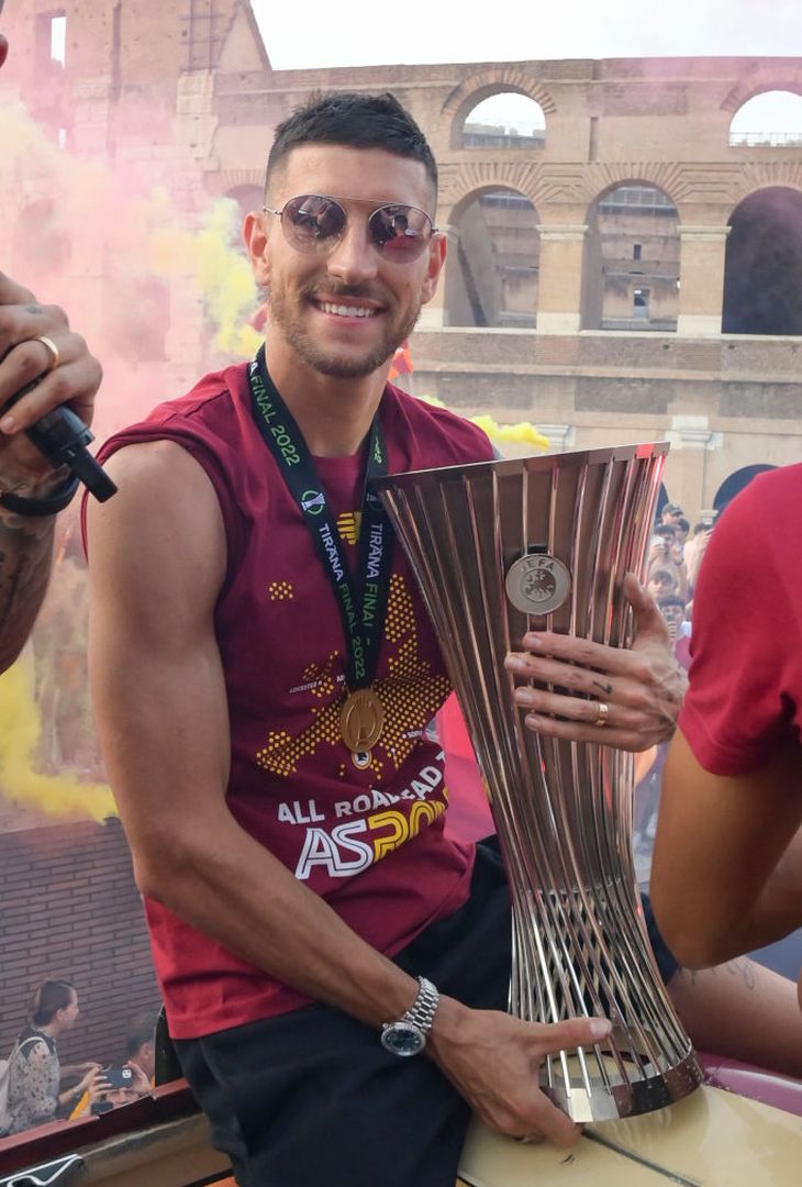 Roma, il popolo giallorosso in festa visto dal pullman della squadra – FOTO GALLERY - immagine 70