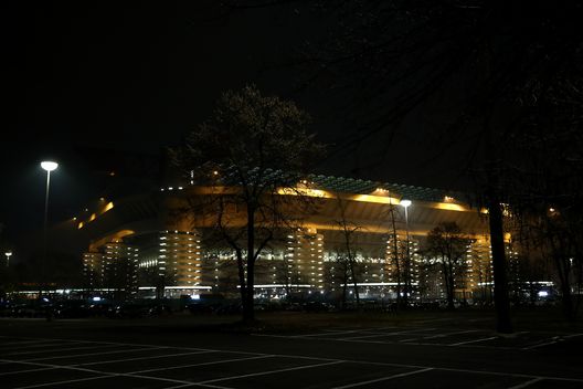 MILAN, ITALY - DECEMBER 16: General view outside the stadium prior to the Serie A match between FC Internazionale and SSC Napoli at Stadio Giuseppe Meazza on December 16, 2020 in Milan, Italy. Sporting stadiums around Italy remain under strict restrictions due to the Coronavirus Pandemic as Government social distancing laws prohibit fans inside venues resulting in games being played behind closed doors. (Photo by Marco Luzzani/Getty Images ) MILAN, ITALY - DECEMBER 16: General view outside the stadium prior to the Serie A match between FC Internazionale and SSC Napoli at Stadio Giuseppe Meazza on December 16, 2020 in Milan, Italy. Sporting stadiums around Italy remain under strict restrictions due to the Coronavirus Pandemic as Government social distancing laws prohibit fans inside venues resulting in games being played behind closed doors. (Photo by Marco Luzzani/Getty Images )