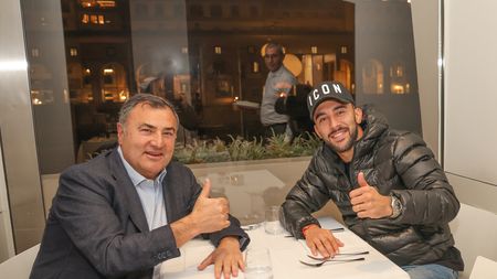 GERMOGLI PH: 23 NOVEMBRE 2022 FIRENZE RISTORANTE GOLDEN VIEW IL DIRETTORE DELLA FIORENTINA JOE BARONE A CEDNA CON IL GIOCATORE GONZALEZ