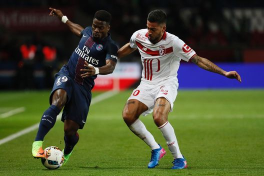  Ricardo Kishna con la maglia del Lille (a destra) 