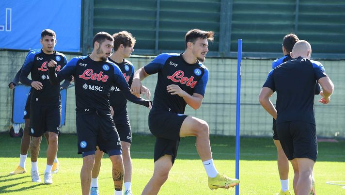 NAPLES, ITALY - NOVEMBER 11: Eljif Elmas of Napoli during a team training session on November 11, 2022 in Naples, Italy. (Photo by SSC NAPOLI/SSC NAPOLI via Getty Images) FOTO Elmas, Rrahmani e Juan Jesus sorridenti al Konami: il Napoli sta tornando - immagine 1
