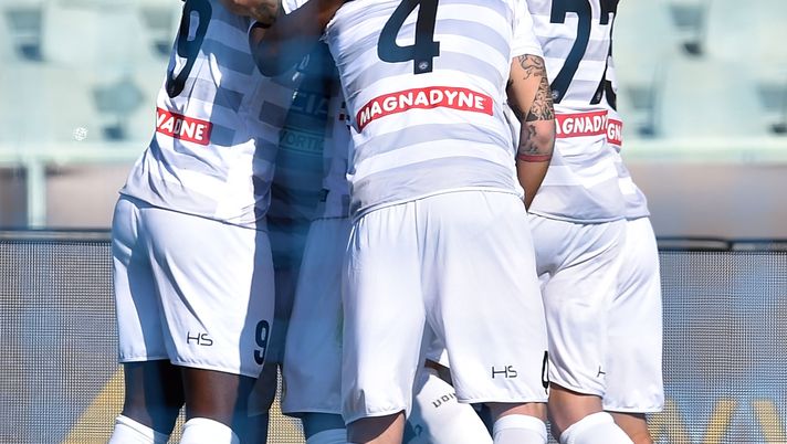 PESCARA, ITALY - MARCH 12: Duvan Zapata of Udinese Calcio celebrates after scoring the opening goal during the Serie A match between Pescara Calcio and Udinese Calcio at Adriatico Stadium on March 12, 2017 in Pescara, Italy. (Photo by Giuseppe Bellini/Getty Images) PESCARA, ITALY - MARCH 12: Duvan Zapata of Udinese Calcio celebrates after scoring the opening goal during the Serie A match between Pescara Calcio and Udinese Calcio at Adriatico Stadium on March 12, 2017 in Pescara, Italy. (Photo by Giuseppe Bellini/Getty Images)