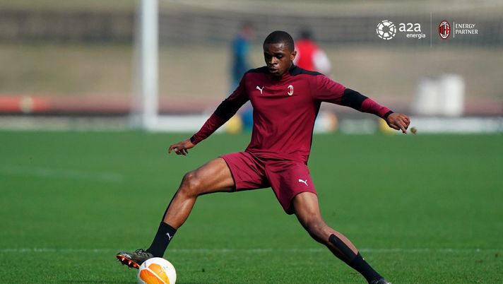 Pierre Kalulu, difensore centrale dell'AC Milan, in allenamento (acmilan.com) 