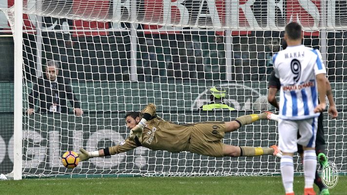 Gianluigi Donnarumma, portiere del Milan, impegnato contro il Pescara (credits: acmilan.com) Gianluigi Donnarumma Milan