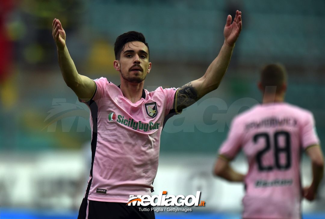  PALERMO, ITALY - APRIL 14:  Igor Coronado of Palermo celebrates after scoring the opening goal during the serie A match between US Citta di Palermo and US Cremonese at Stadio Renzo Barbera on April 14, 2018 in Palermo, Italy.  (Photo by Tullio M. Puglia/Getty Images)  