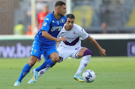 EMPOLI, ITALY - AUGUST 21: Nedim Bajrami of Empoli FC in action during the Serie A match between Empoli FC and ACF Fiorentina at Stadio Carlo Castellani on August 21, 2022 in Empoli, . (Photo by Gabriele Maltinti/Getty Images) Bajrami, niente paura: matrimonio rimandato a gennaio- immagine 2