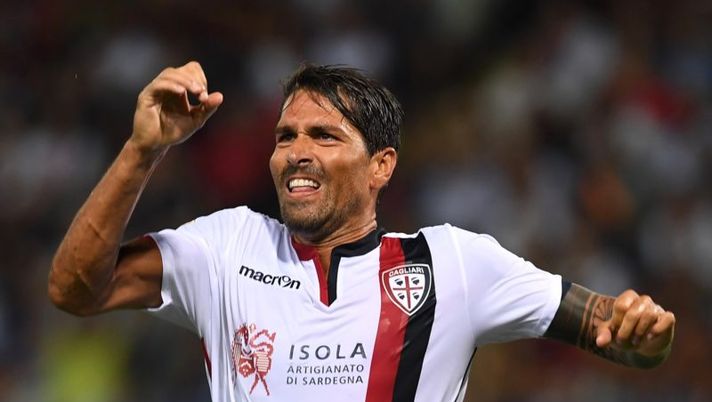 GENOA, ITALY - AUGUST 21: Marco Borriello of Cagliari Calcio celebrates after scoring the opening goal during the Serie A match between Genoa CFC and Cagliari Calcio at Stadio Luigi Ferraris on August 21, 2016 in Genoa, Italy. (Photo by Valerio Pennicino/Getty Images) “La mia asta tutta al risparmio: nessuno ha speso così poco in tre ruoli!” - immagine 1