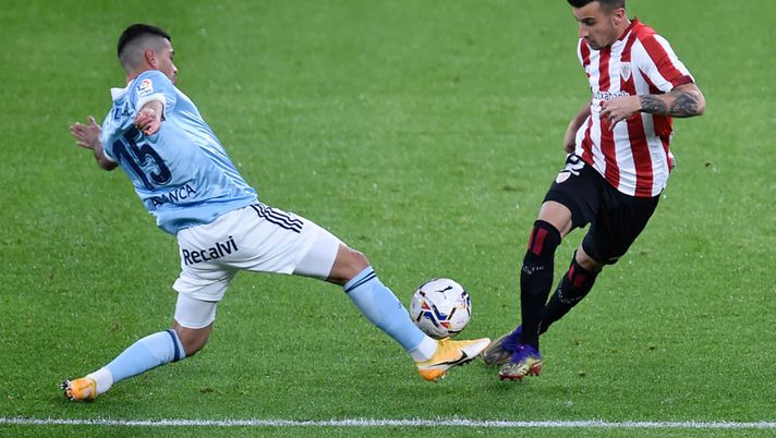 BILBAO, SPAIN - DECEMBER 04: Alex Berenguer (R) of Athletic Club is challenged by Lucas Olaza of Celta de Vigo during the La Liga Santader match between Athletic Club and RC Celta at Estadio de San Mames on December 04, 2020 in Bilbao, Spain. Sporting stadiums around Spain remain under strict restrictions due to the Coronavirus Pandemic as Government social distancing laws prohibit fans inside venues resulting in games being played behind closed doors. (Photo by Juan Manuel Serrano Arce/Getty Images) BILBAO, SPAIN - DECEMBER 04: Alex Berenguer (R) of Athletic Club is challenged by Lucas Olaza of Celta de Vigo during the La Liga Santader match between Athletic Club and RC Celta at Estadio de San Mames on December 04, 2020 in Bilbao, Spain. Sporting stadiums around Spain remain under strict restrictions due to the Coronavirus Pandemic as Government social distancing laws prohibit fans inside venues resulting in games being played behind closed doors. (Photo by Juan Manuel Serrano Arce/Getty Images)