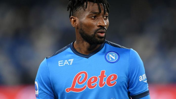 NAPLES, ITALY - DECEMBER 22: Andre Zambo Anguissa of SSC Napoli during the Serie A match between SSC Napoli and Spezia Calcio at Stadio Diego Armando Maradona on December 22, 2021 in Naples, Italy. (Photo by Francesco Pecoraro/Getty Images) Infortunio Anguissa, Gazzetta svela: “Esami nelle prossime ore, il problema è muscolare” - immagine 1
