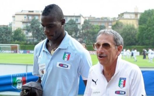 Balotelli e Castellacci (Fonte foto: sport.sky.it) Balotelli e Castellacci (Fonte foto: sport.sky.it)