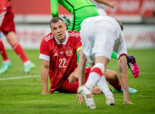 WROCLAW, POLAND - JUNE 01: Artem Dzyuba of Russia reacts during the international friendly match between Poland and Russia at the Municipal Stadium on June 01, 2021 in Wroclaw, Poland. (Photo by Thomas Eisenhuth/Getty Images) WROCLAW, POLAND - JUNE 01: Artem Dzyuba of Russia reacts during the international friendly match between Poland and Russia at the Municipal Stadium on June 01, 2021 in Wroclaw, Poland. (Photo by Thomas Eisenhuth/Getty Images)