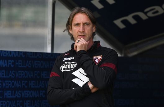 VERONA, ITALY - MAY 09: Davide Nicola head coach of Torino FC looks on prior to the Serie A match between Hellas Verona FC and Torino FC at Stadio Marcantonio Bentegodi on May 09, 2021 in Verona, Italy. Sporting stadiums around Italy remain under strict restrictions due to the Coronavirus Pandemic as Government social distancing laws prohibit fans inside venues resulting in games being played behind closed doors. (Photo by Alessandro Sabattini/Getty Images) VERONA, ITALY - MAY 09: Davide Nicola head coach of Torino FC looks on prior to the Serie A match between Hellas Verona FC and Torino FC at Stadio Marcantonio Bentegodi on May 09, 2021 in Verona, Italy. Sporting stadiums around Italy remain under strict restrictions due to the Coronavirus Pandemic as Government social distancing laws prohibit fans inside venues resulting in games being played behind closed doors. (Photo by Alessandro Sabattini/Getty Images)