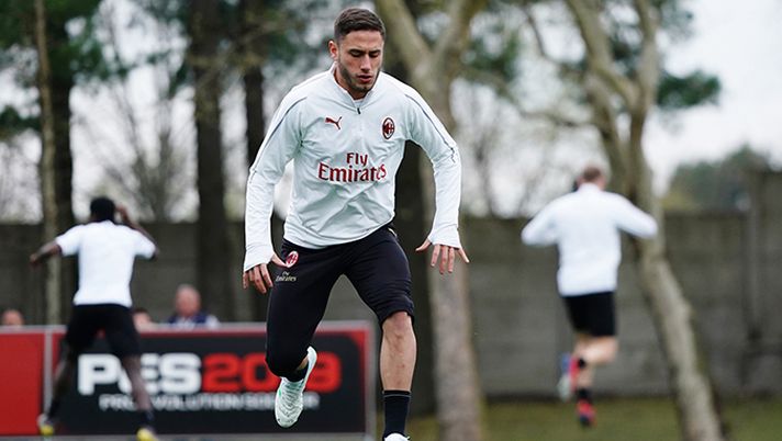 Davide Calabria, difensore del Milan, in allenamento a Milanello (credits: acmilan.com) 