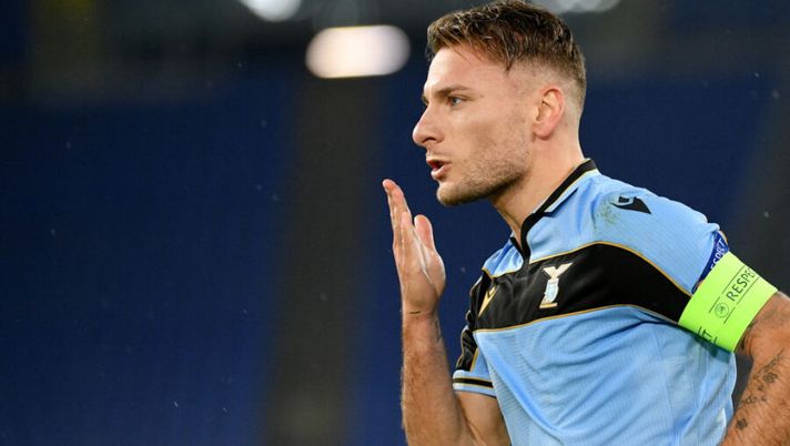 ROME, ITALY - DECEMBER 08: Ciro Immobile of SS Lazio celebrates after second scoring a penalty during the UEFA Champions League Group F stage match between SS Lazio and Club Brugge KV at Stadio Olimpico on December 08, 2020 in Rome, Italy. Sporting stadiums around Italy remain under strict restrictions due to the Coronavirus Pandemic as Government social distancing laws prohibit fans inside venues resulting in games being played behind closed doors. (Photo by Marco Rosi - SS Lazio/Getty Images) Immobile: “Potevo fare più di un gol ma il problema è sempre quello, ci arrivo stanco” - immagine 1