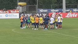 VIDEO I calciatori in cerchio a centrocampo con Spalletti
