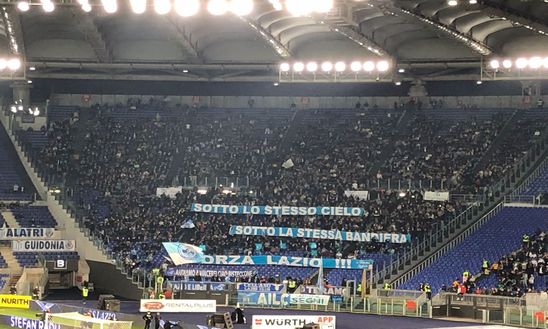 Lazio, i tifosi ricordano Galeazzi: “Sotto lo stesso cielo, la stessa bandiera” Lazio, i tifosi ricordano Galeazzi: “Sotto lo stesso cielo, la stessa bandiera” - immagine 1