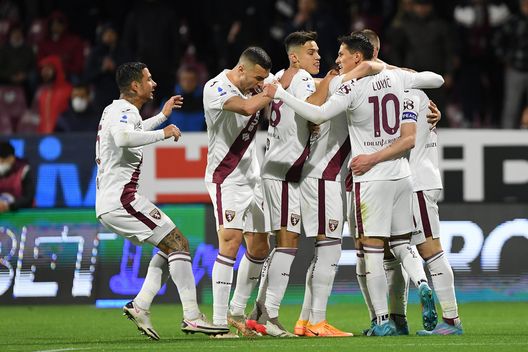 SALERNO, ITALY - APRIL 02: Andrea Belotti of Torino FC celebrates after scoring the 0-1 goal during the Serie A match between US Salernitana and Torino FC at Stadio Arechi on April 02, 2022 in Salerno, Italy. (Photo by Francesco Pecoraro/Getty Images) Torino, l’inversione di tendenza è netta: sono 13 i punti in più dello scorso anno- immagine 3