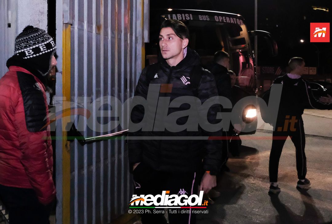 FOTO Palermo, i rosanero ritornano a Palermo dopo il la vittoria ad Ascoli (Gallery) - immagine 14