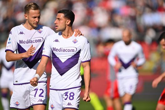 CREMONA, ITALY - MARCH 12: Rolando Mandragora of ACF Fiorentina celebrates after scoring the 1-0 goal during the Serie A match between US Cremonese and ACF Fiorentina at Stadio Giovanni Zini on March 12, 2023 in Cremona, Italy. (Photo by Marco M. Mantovani/Getty Images) Rolando Mandragora