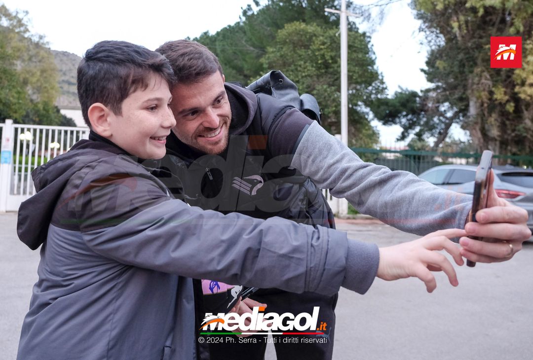 FOTO PALERMO: il Palermo si raduna al parcheggio dell’Ippodromo (GALLERY) - immagine 42