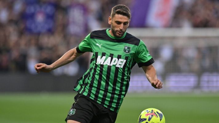 REGGIO EMILIA, ITALY - JUNE 02: Domenico Berardi of US Sassuolo in action during the Serie A match between US Sassuolo and ACF Fiorentina at Mapei Stadium - Citta' del Tricolore on June 02, 2023 in Reggio Emilia, Italy. (Photo by Alessandro Sabattini/Getty Images) Berardi, la risposta di Carnevali! Dionisi: “Su Domenico, Laurienté, Pinamonti, i nuovi e i portieri…” - immagine 1