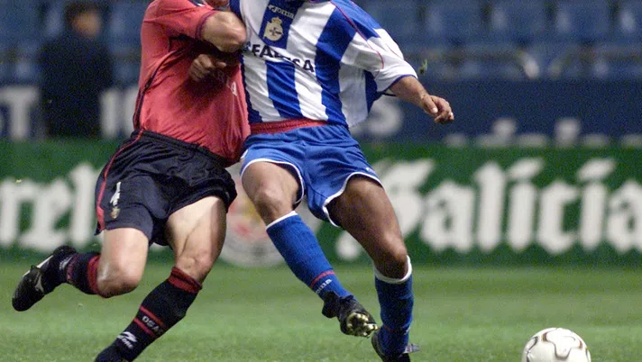 4 Nov 2001:  Djalminha of Deportivo La Coruna and Jose Mateo of Osasuna in action during the Primera Liga match between Deportivo La Coruna and Osasuna played at the Riazor Stadium, La Coruna.  DIGITAL IMAGE Mandatory Credit: Firo Foto/ALLSPORT