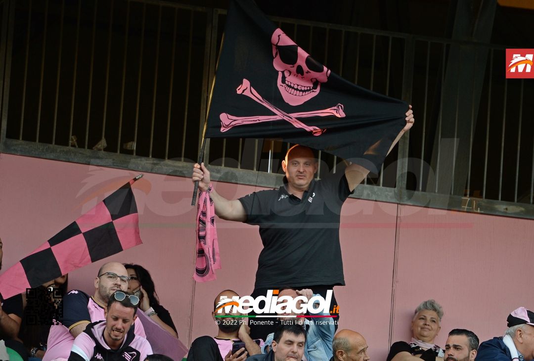 Fototifo, i tifosi allo stadio per Palermo-Virtus Entella 2-2 (gallery) - immagine 75