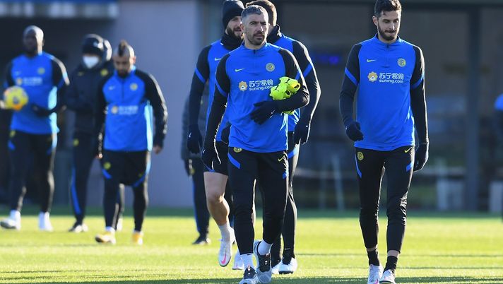 COMO, ITALY - JANUARY 28: Aleksandar Kolarov of FC Internazionale looks on during a training session at Appiano Gentile on January 28, 2021 in Como, Italy. (Photo by Claudio Villa - Inter/Inter via Getty Images) COMO, ITALY - JANUARY 28: Aleksandar Kolarov of FC Internazionale looks on during a training session at Appiano Gentile on January 28, 2021 in Como, Italy. (Photo by Claudio Villa - Inter/Inter via Getty Images)