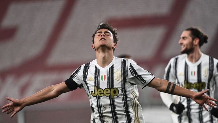 Juventus' Argentine forward Paulo Dybala celebrates after opening the scoring during the Italian Serie A football match Genoa vs Juventus on December 13, 2020 at the Luigi-Ferraris stadium in Genoa. (Photo by Marco BERTORELLO / AFP) (Photo by MARCO BERTORELLO/AFP via Getty Images) Juve, in gruppo si rivedono Dybala e Ramsey! Le ultime per Bonucci e Arthur - immagine 1